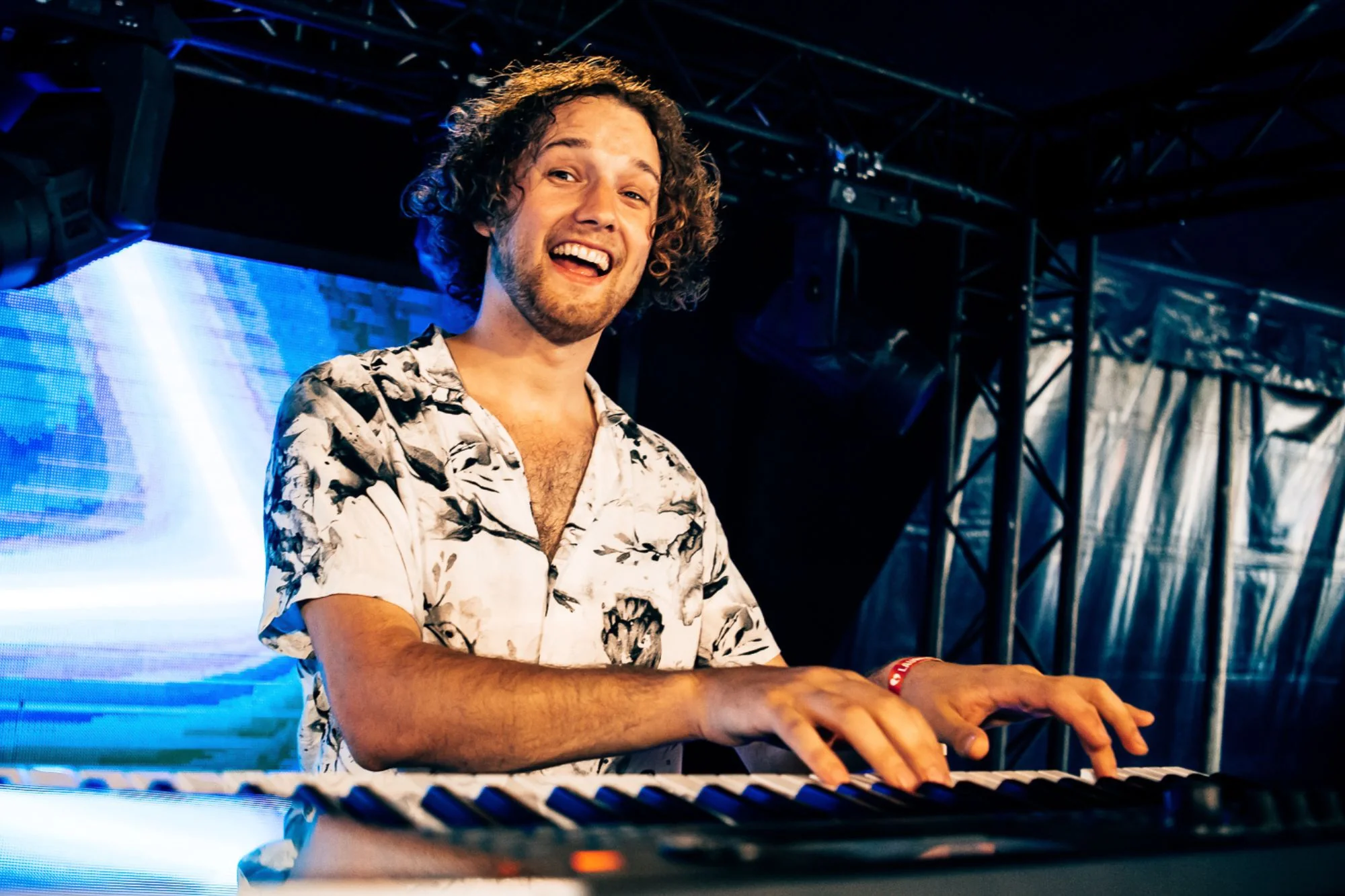 Let’s Groove boeken voor de beste prijs bij Artist Capitol -6