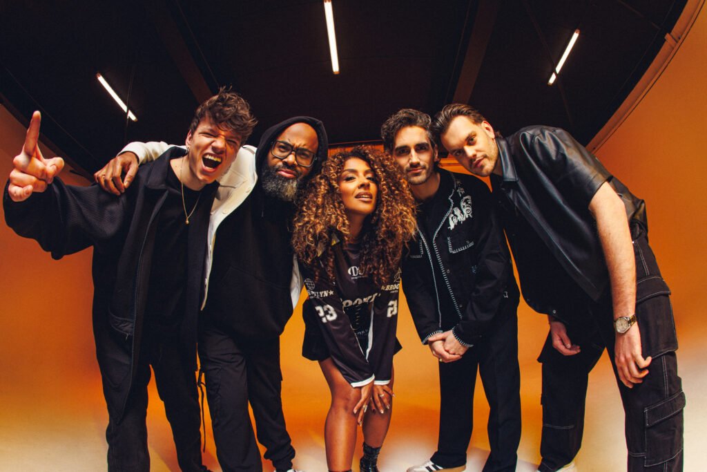 Popgunnn boeken voor de beste prijs bij Artist Capitol