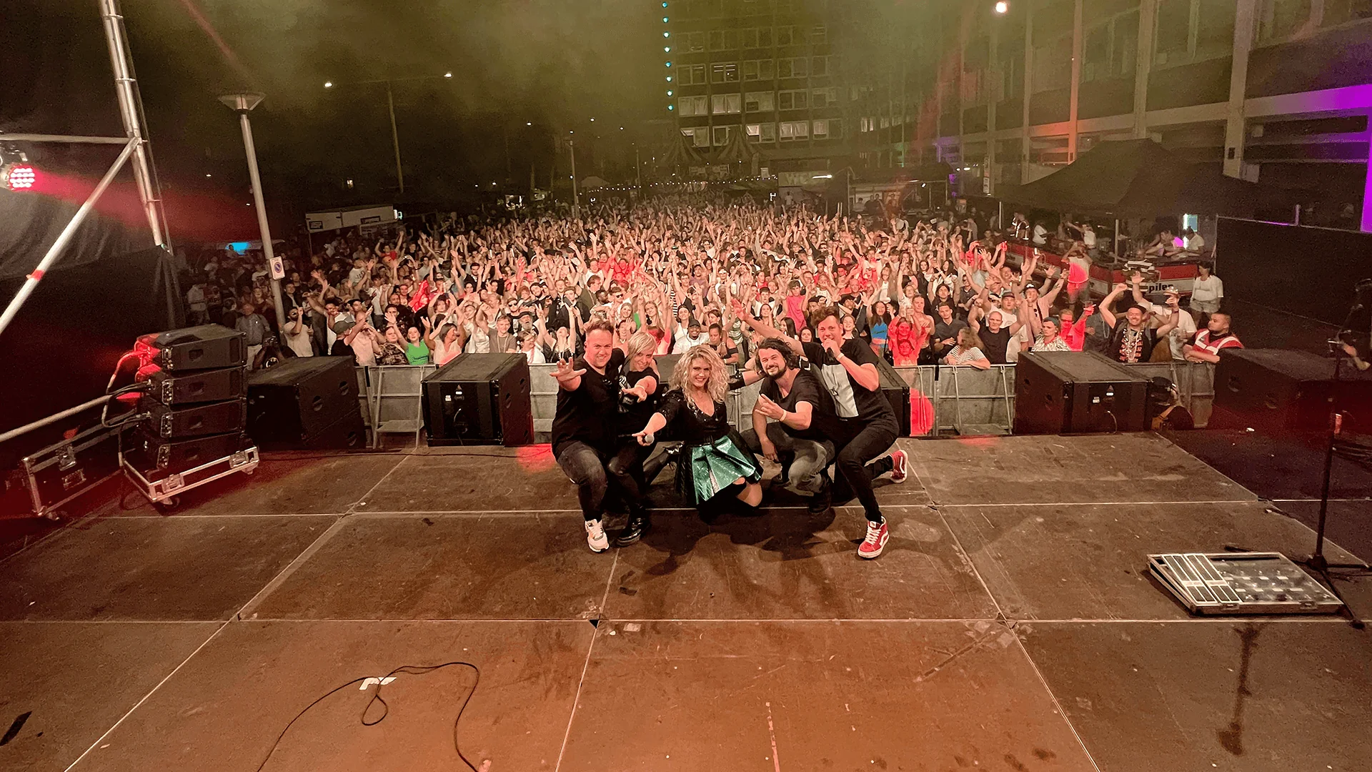 Q5 NEW STYLE boeken voor de beste prijs bij Artist Capitol -5
