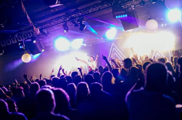 STARSTRUCK boeken voor de beste prijs bij Artist Capitol -5