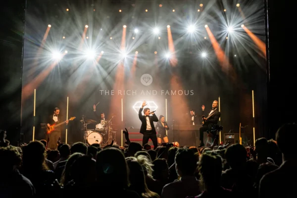 The Rich and Famous boeken voor de beste prijs bij Artist Capitol -1