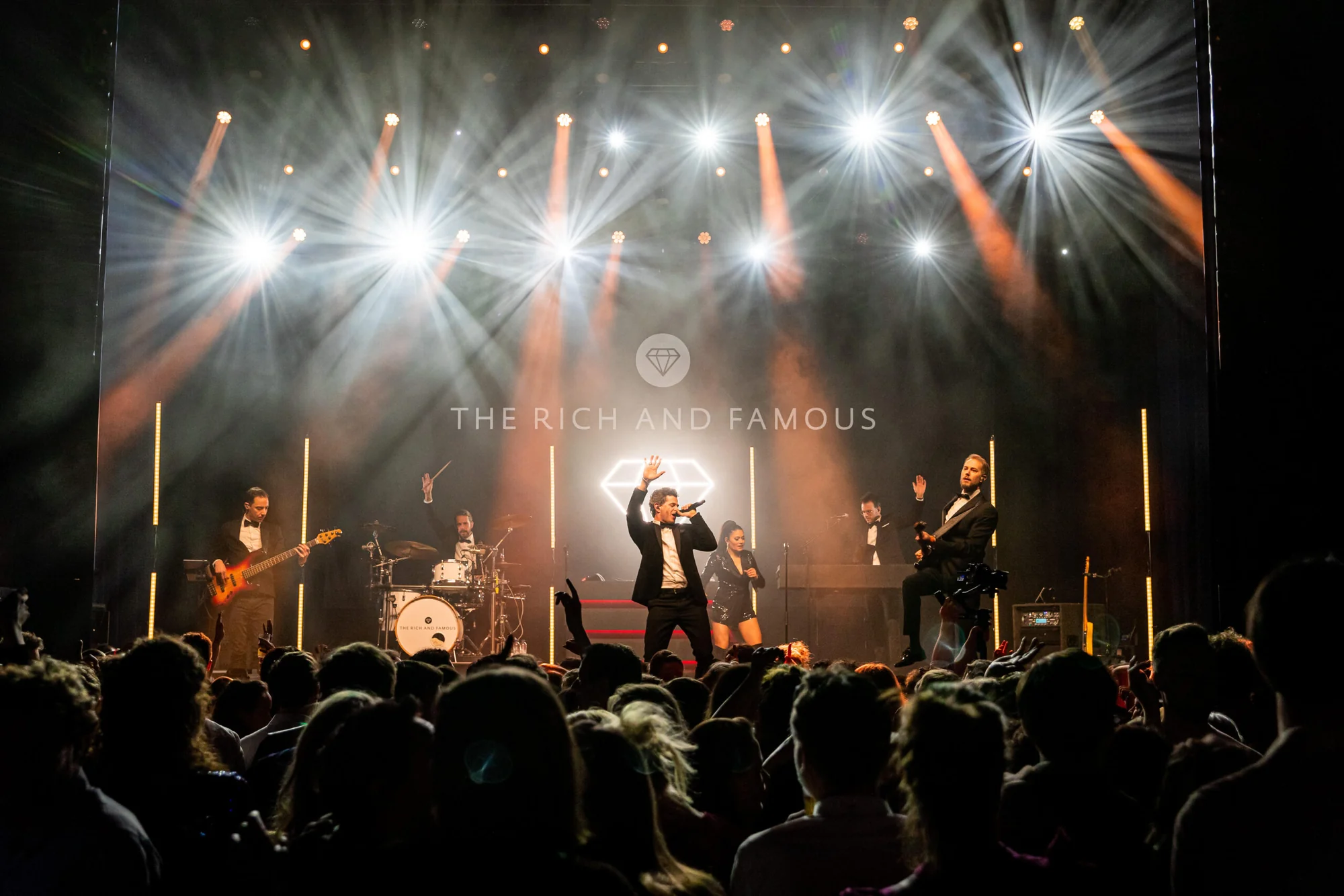 The Rich and Famous boeken voor de beste prijs bij Artist Capitol -1