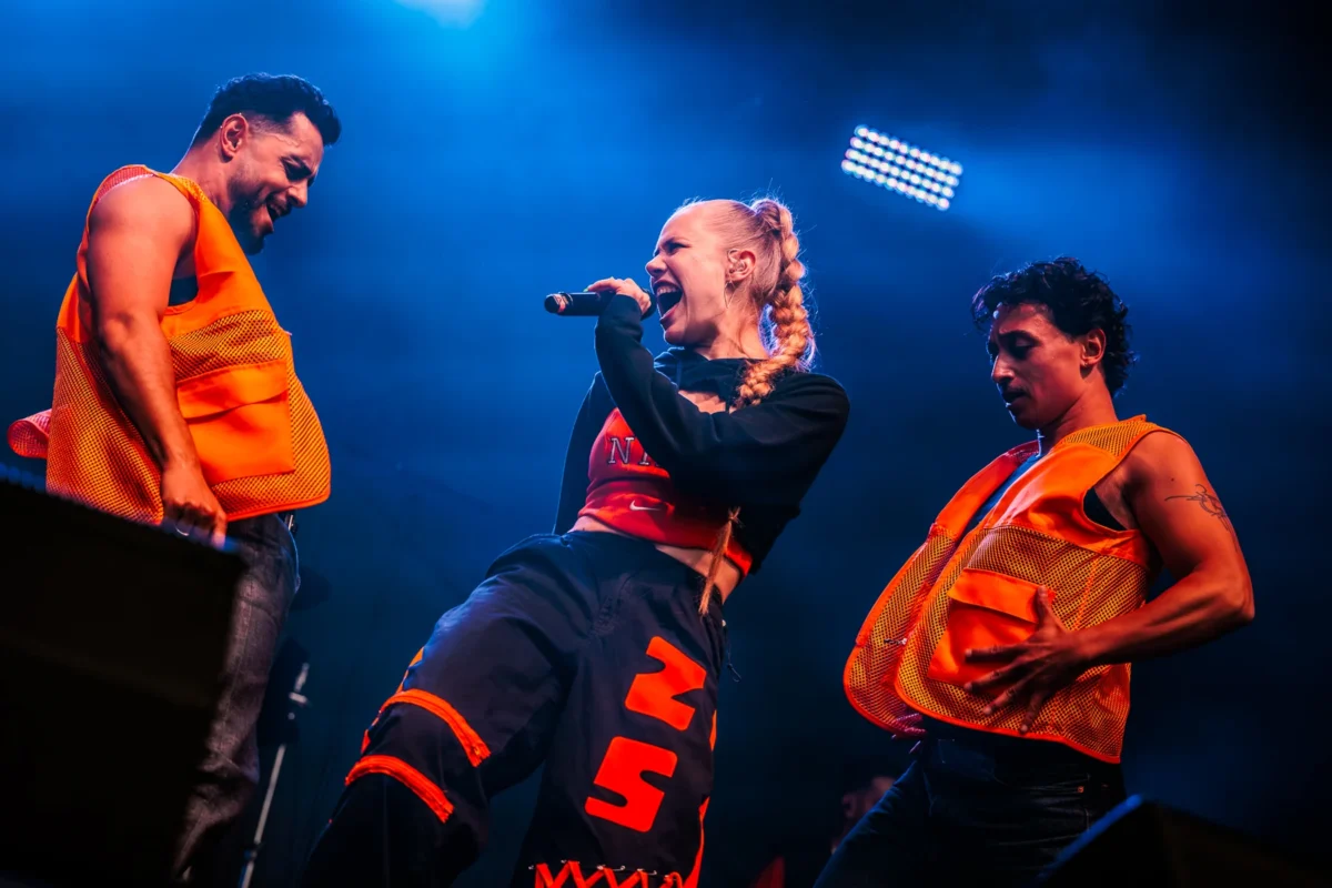 Amanda Simons & The Party Company – artiestenfoto 1 van 4