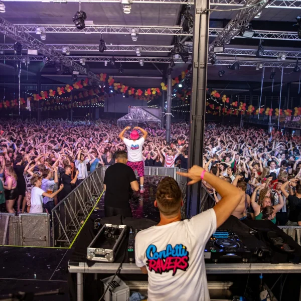 Confetti Ravers boeken voor de beste prijs bij Artist Capitol - Persfoto