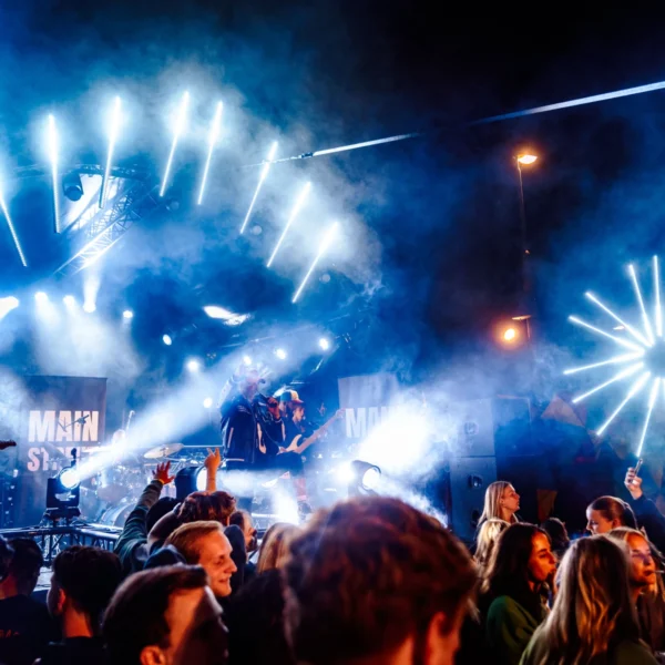 Mainstreet boeken voor de beste prijs bij Artist Capitol -3